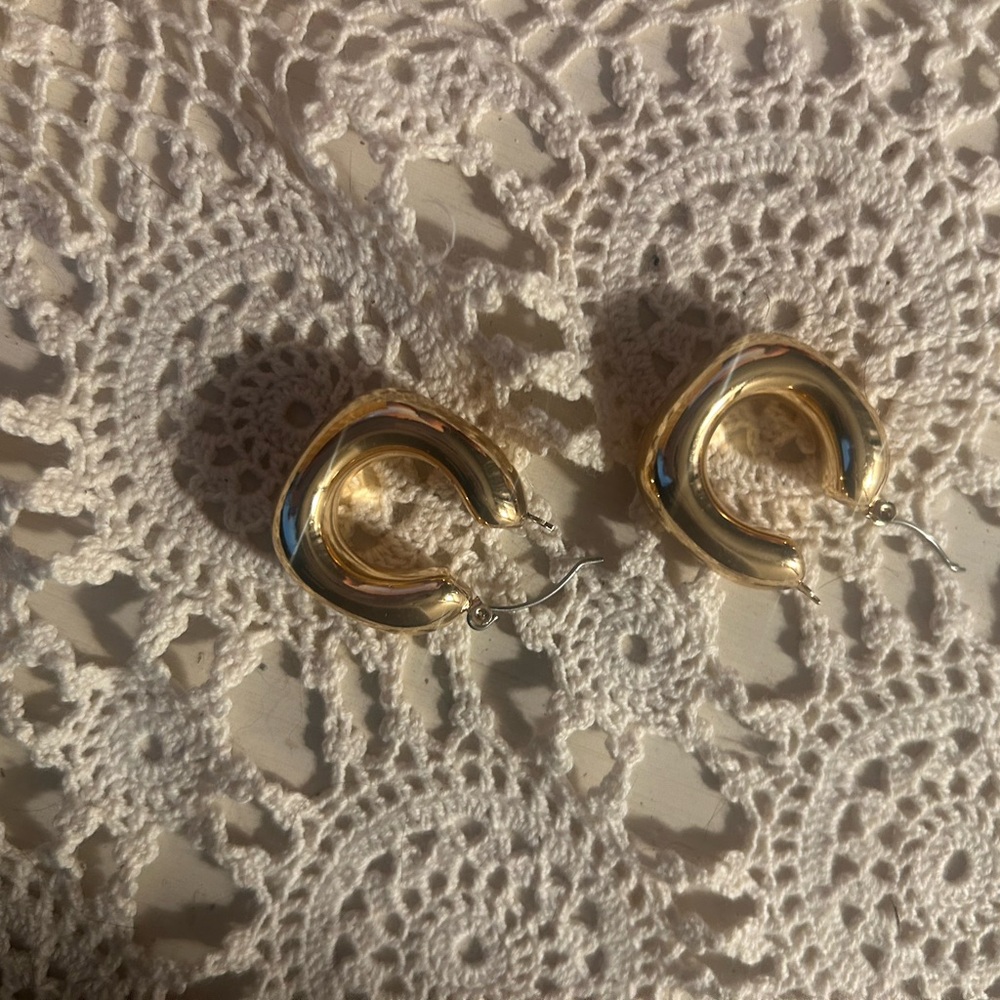 Source Unknown Polished Gold Curved Hoop Earrings